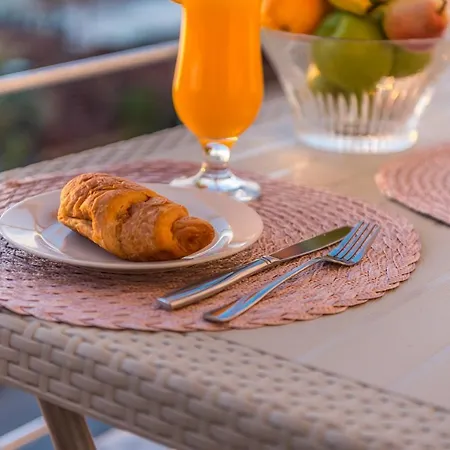Brand New Apartment- Great Location Seafront With Pool Access شقة *