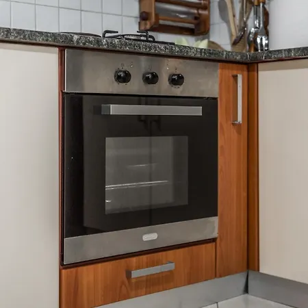 Brand New Apartment- Great Location Seafront With Pool Access