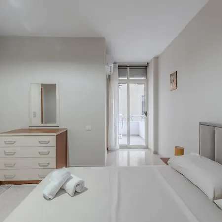 Brand New Apartment- Great Location Seafront With Pool Access