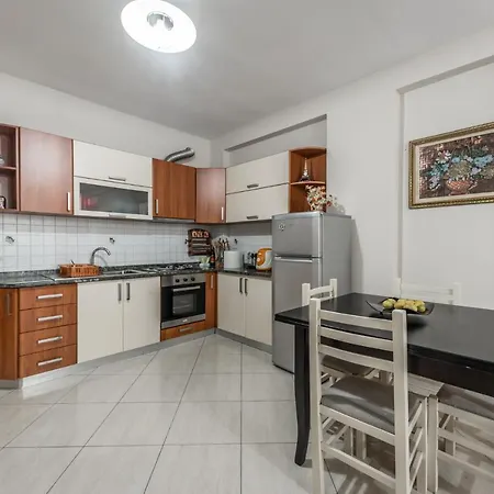 公寓 Brand New Apartment- Great Location Seafront With Pool Access *